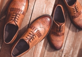 Броги жгучего цвета. 