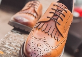 Броги жгучего цвета. 