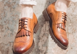 Броги жгучего цвета. 