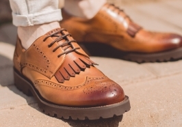 Броги жгучего цвета. 