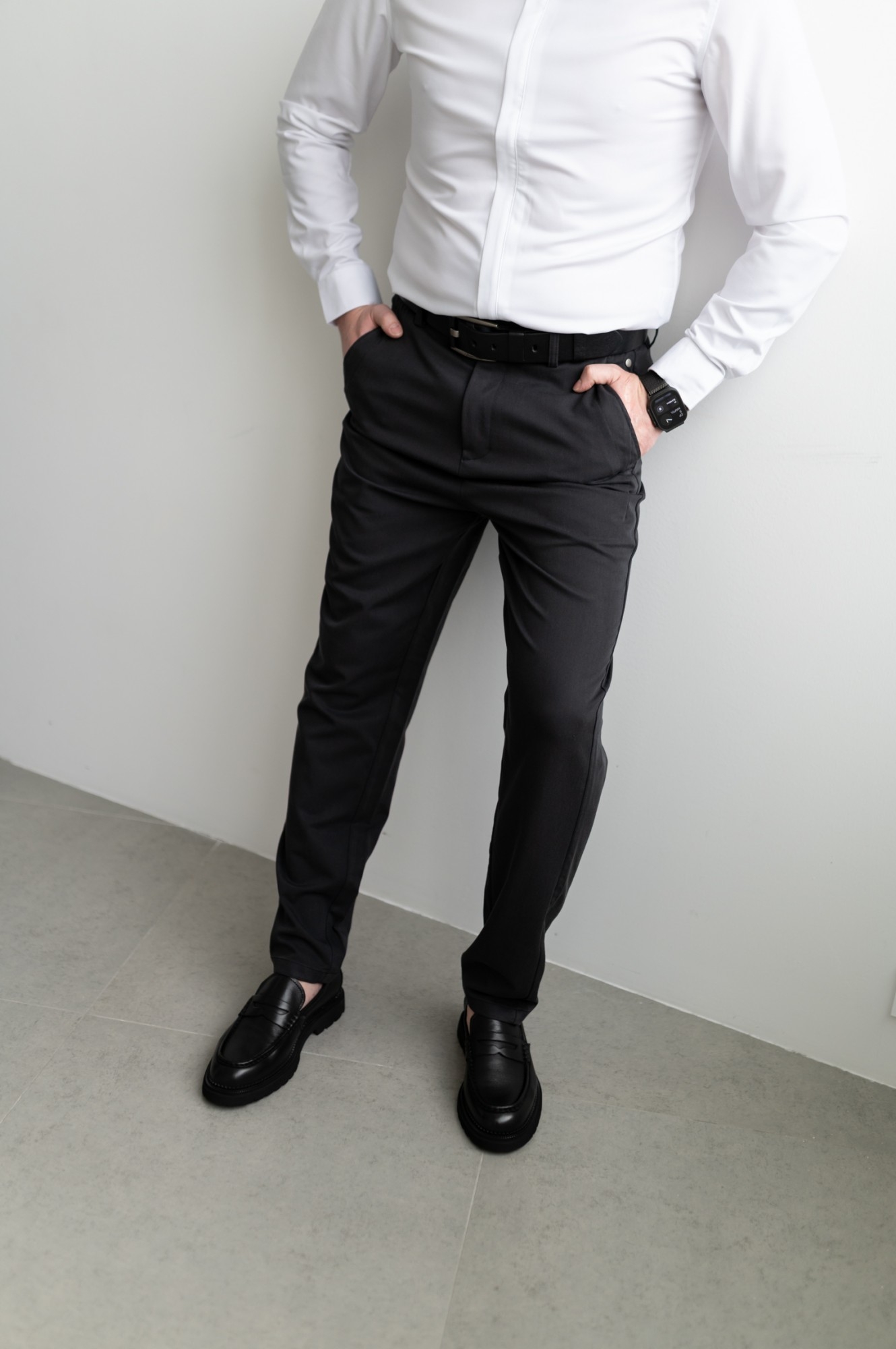 Зауженные брюки с клапаном на задних карманах CMT (B014)