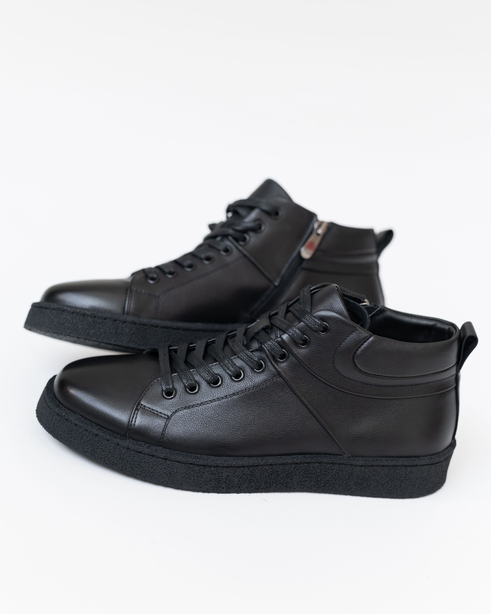 Базовые чёрные кеды на байке Arees Meniwa (033)