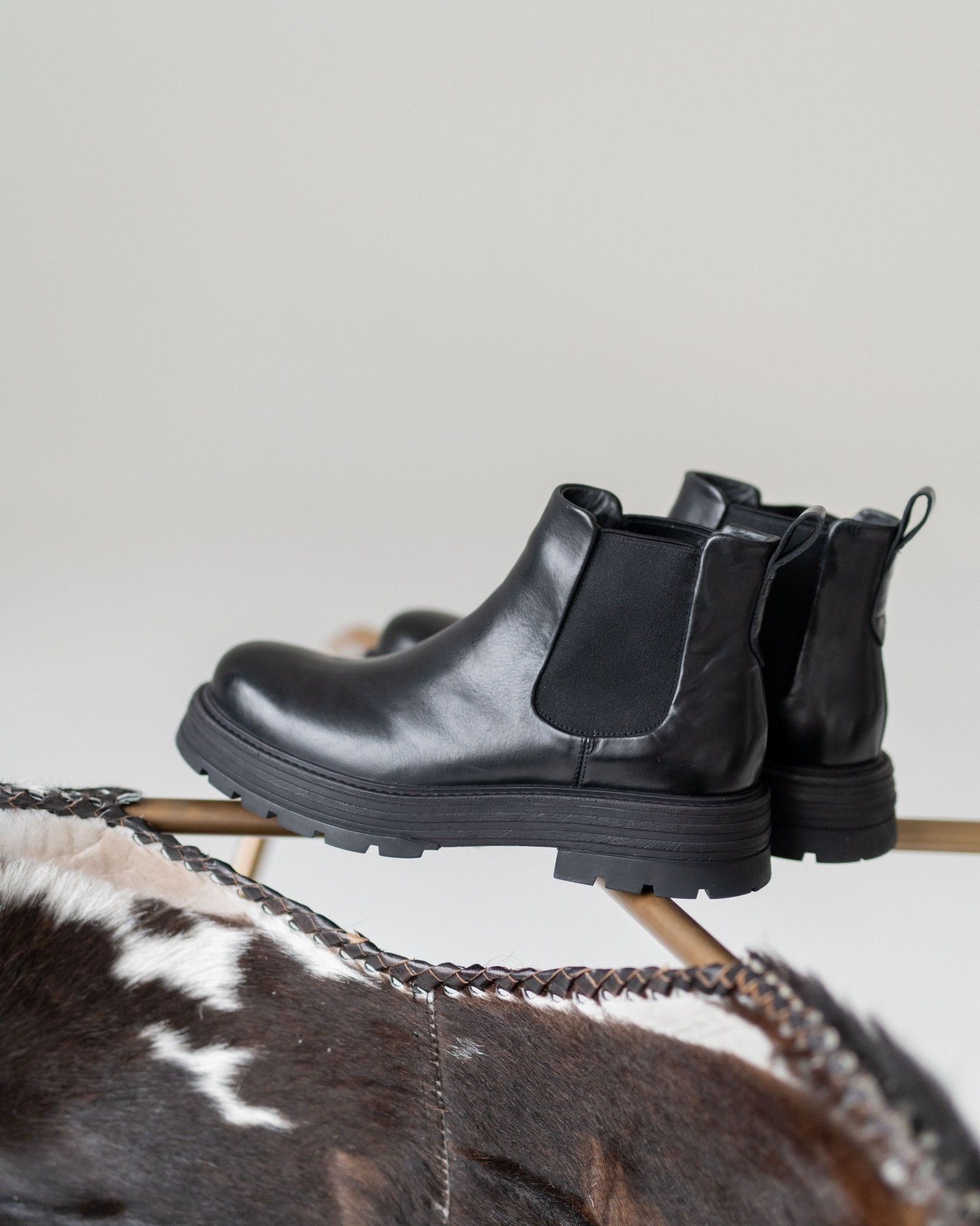 Чёрные челси на грубой подошве Cosottinni (178)